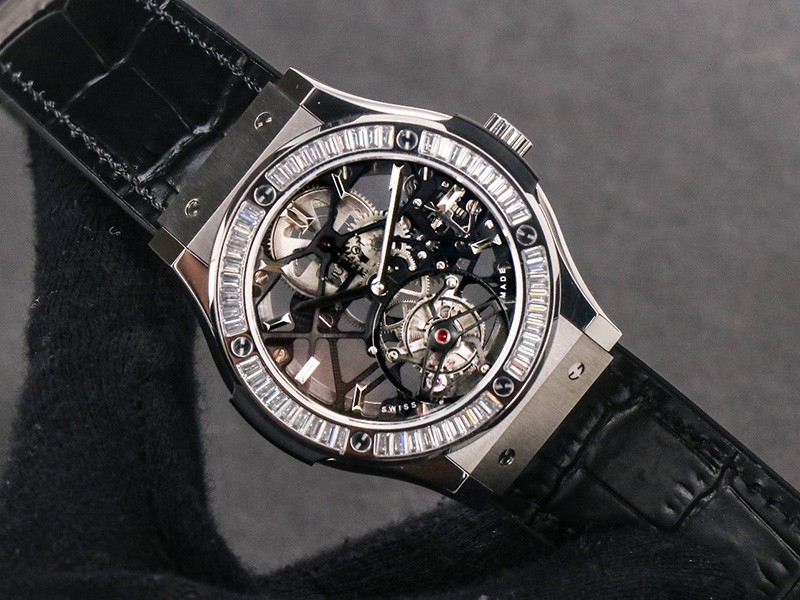 【限定カラー】ウブロ 時計 偽物 クラシックフュージョン トゥールビヨンチタニウム hun12057激安送料無料