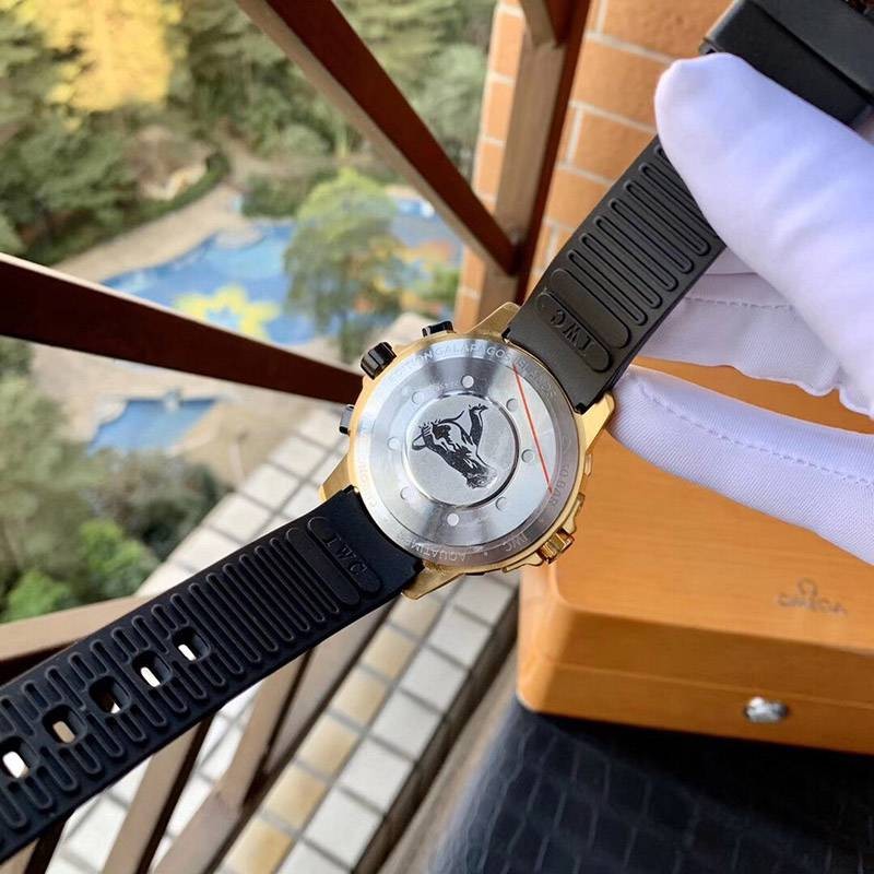 日本未入荷IWC コピー アクアタイマー クロノグラフ ガラパゴス アイランド iwd41813品質保証