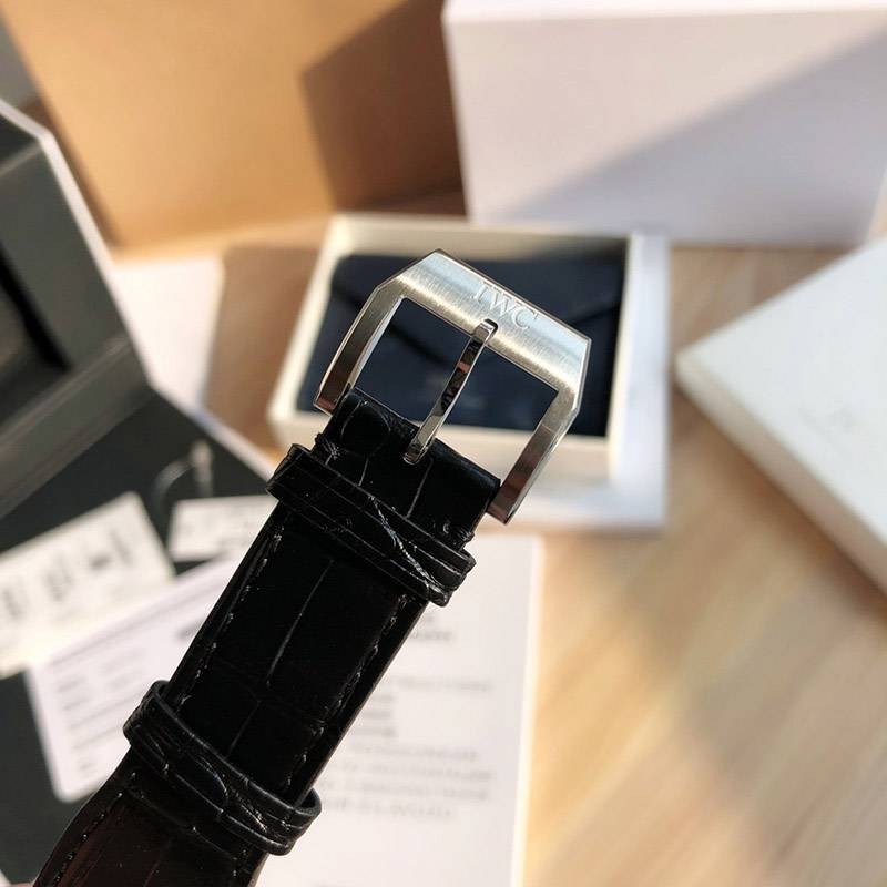 日本未入荷IWC パイロットウォッチクロノグラフ レーシング スーパーコピー iwf61652代引きを販売