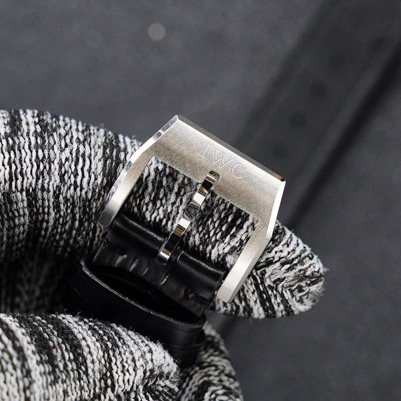 入手困難IWC パイロットウォッチ 偽物 クロノ オートマティック スピットファイア iwh15226品質保証