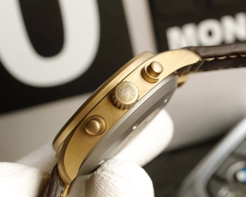 新作IWC パイロットウォッチクロノ コピー オートマティック スピットファイア iwm60520代引きを販売