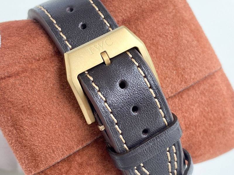 稀少IWC 時計 偽物 パイロットウォッチクロノグラフ41 iws16130N級品