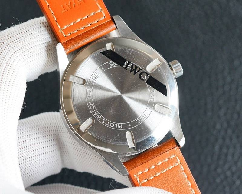 世界中で大人気♪IWC 偽物 パイロットウォッチ マーク18 プティプランス iwx76613代引きを販売