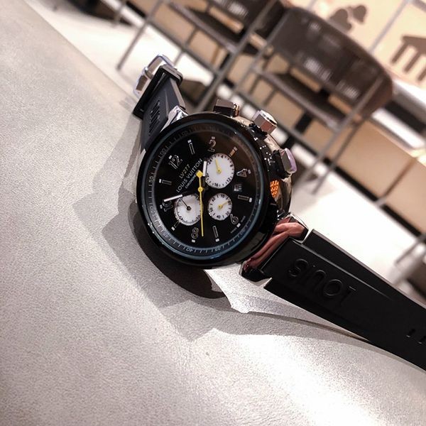 ルイヴィトン タンブール コピー クロノグラフ 42mm vuf95902激安送料無料