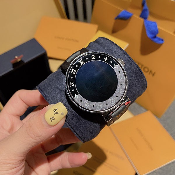 入手困難 ルイヴィトン スマートウォッチ コピーフルタッチスクリーン 42mm vuh09134通販