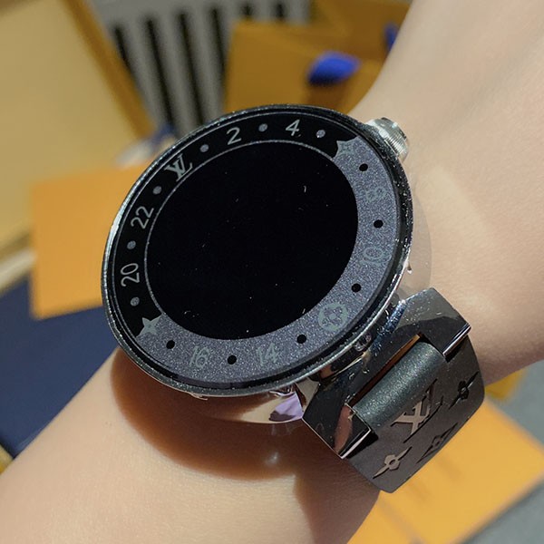 入手困難 ルイヴィトン スマートウォッチ コピーフルタッチスクリーン 42mm vuh09134代引きを販売