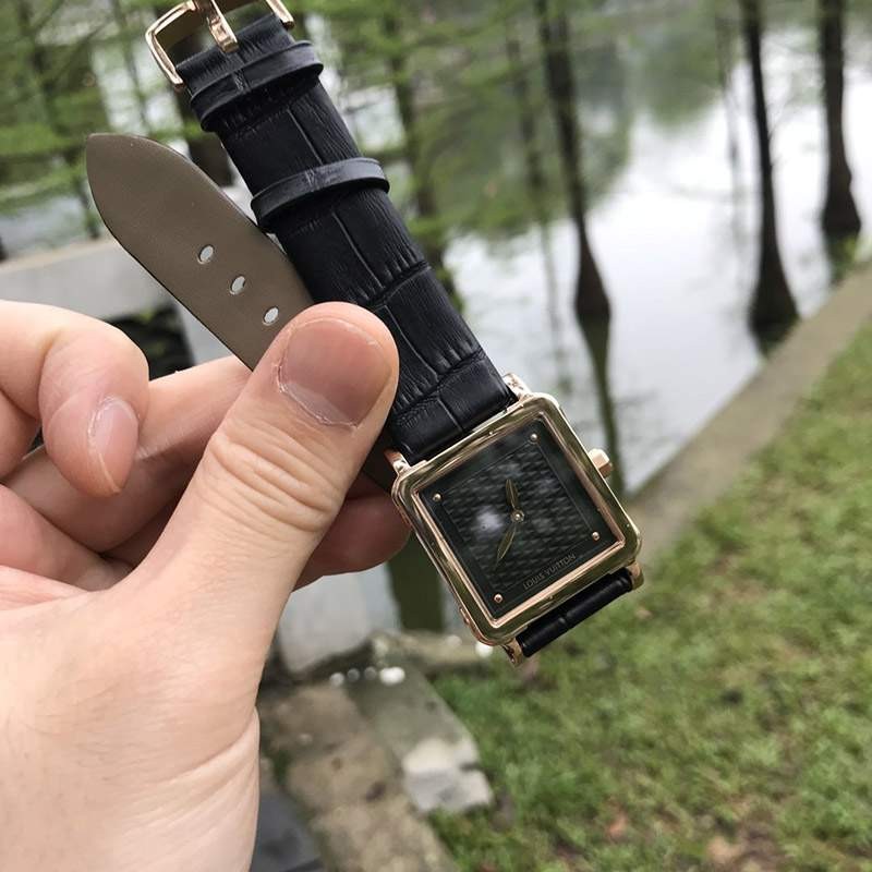 21AW新作 ルイヴィトン 時計 タンブール スーパーコピーストリート ダイバー 30mm vuh93409高い品質