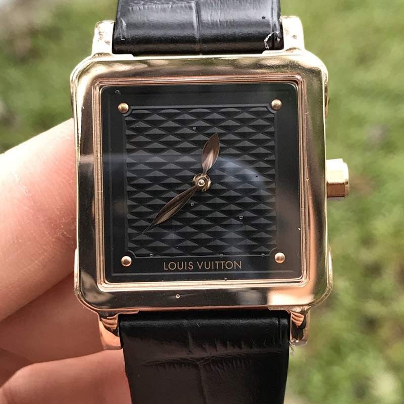 21AW新作 ルイヴィトン 時計 タンブール スーパーコピーストリート ダイバー 30mm vuh93409最高級