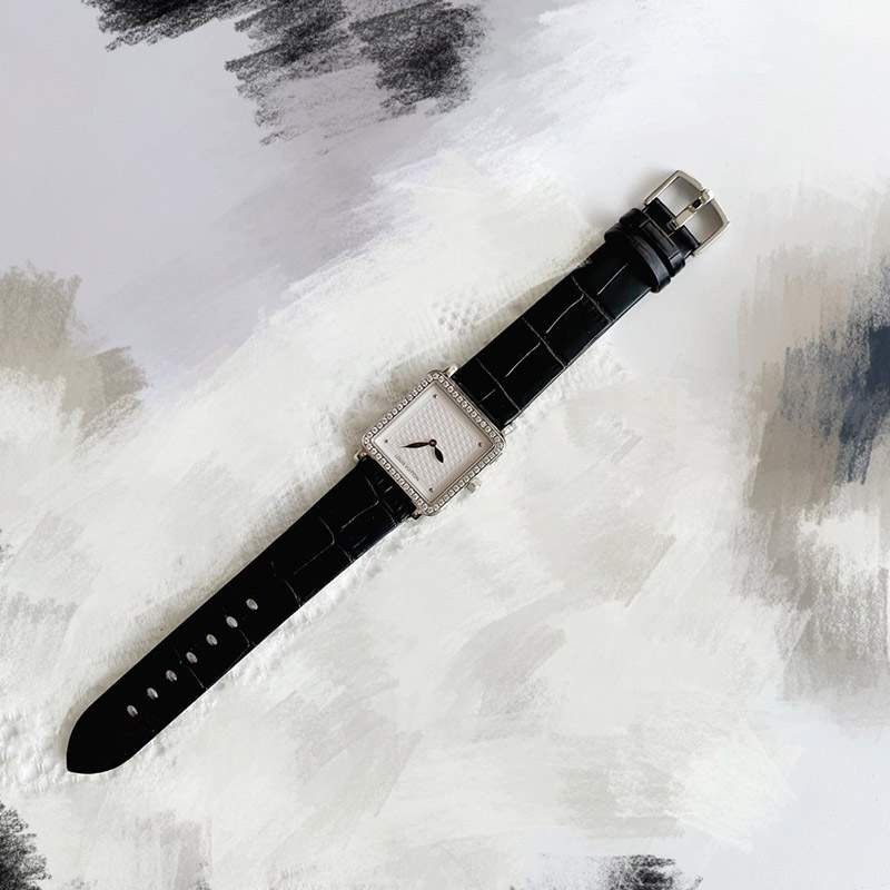 高品質♪♪♪ルイヴィトン 時計 ダイヤモンドベゼル レディース コピー 30mm vui56072人気