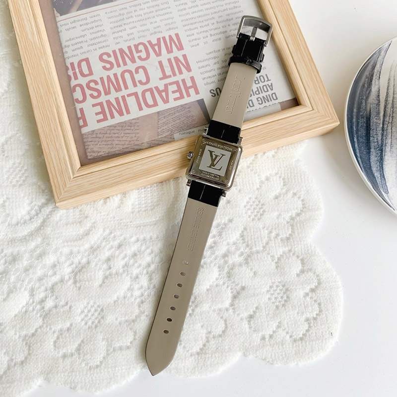 高品質♪♪♪ルイヴィトン 時計 ダイヤモンドベゼル レディース コピー 30mm vui56072代引きを販売
