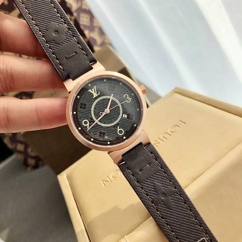 入手困難品！ルイヴィトン 時計  タンブール ストリート ダイバー  36mm vum29771高い品質