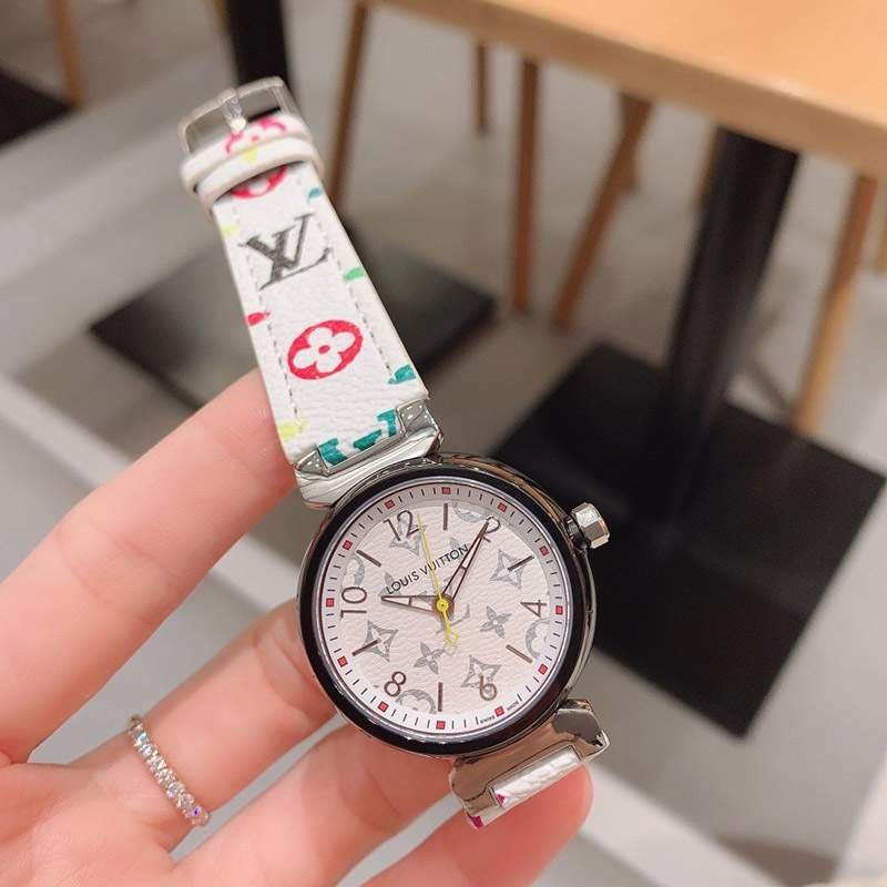 送料込 ルイヴィトン 時計 スーパーコピータンブール ストリート ダイバー 33mm vun31939通販