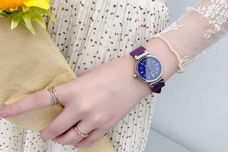 世界中で大人気♪ルイヴィトン 時計 タンブール コピー ストリート ダイバー  33mm vur16084品質保証