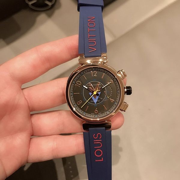 ルイヴィトン タンブール 偽物 クロノグラフ 42mm vus29641代引きを販売