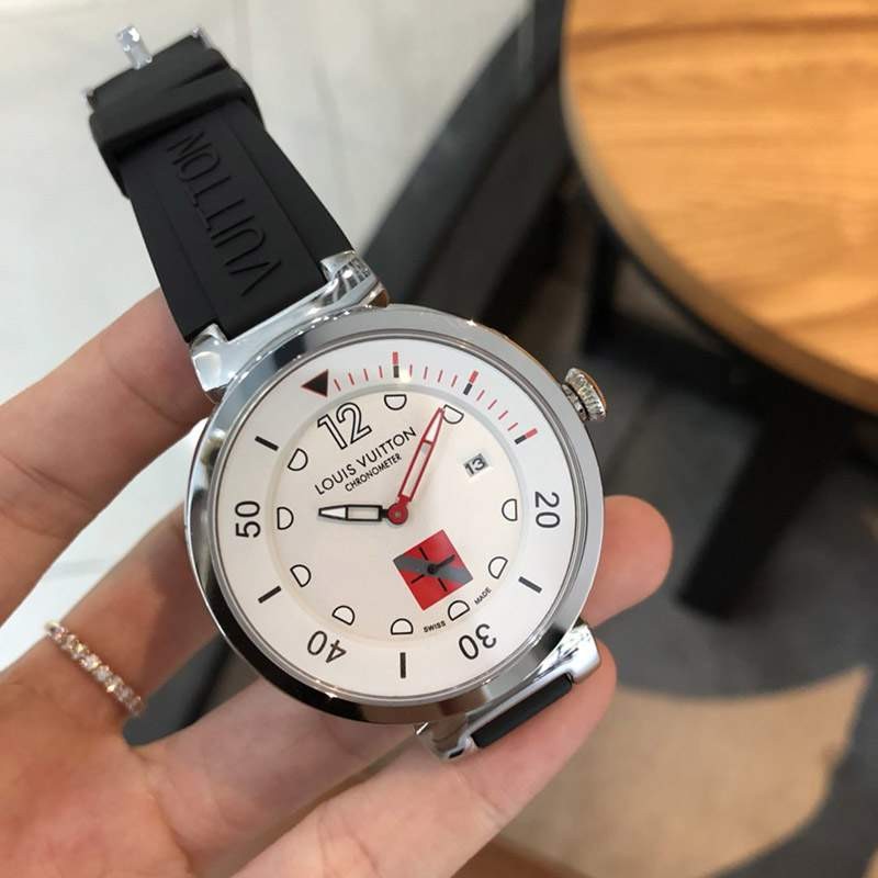 人気 ルイヴィトン 時計 スーパーコピー タンブール ストリート ダイバー  42mm vuv70434激安送料無料