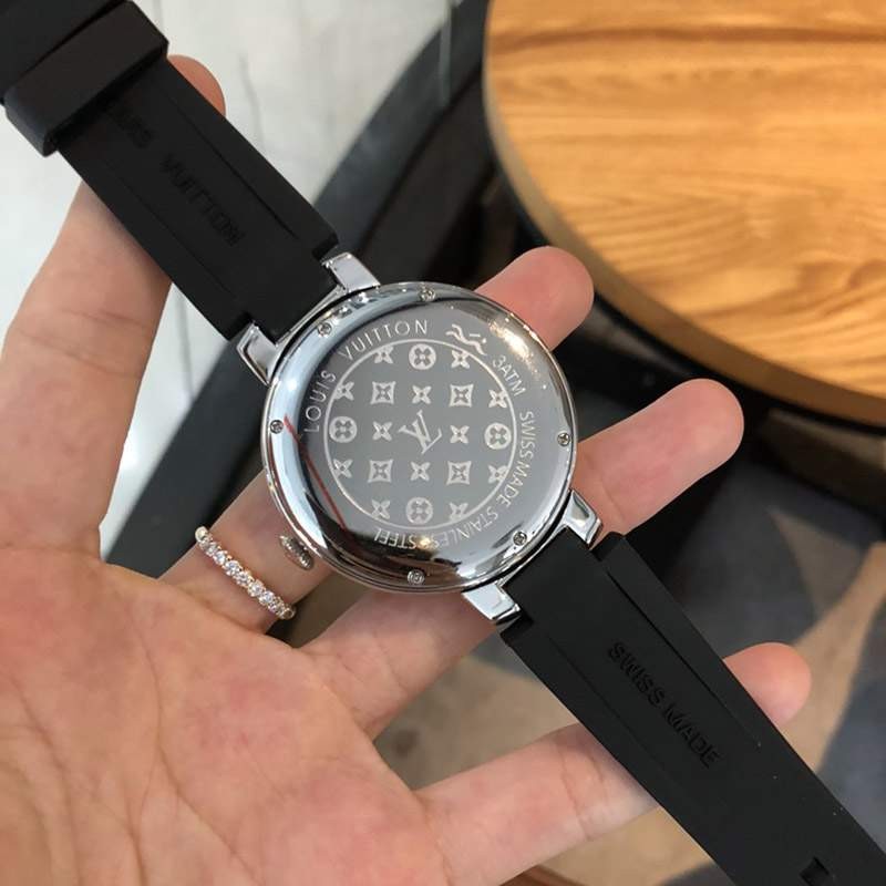 人気 ルイヴィトン 時計 スーパーコピー タンブール ストリート ダイバー  42mm vuv70434代引きを販売