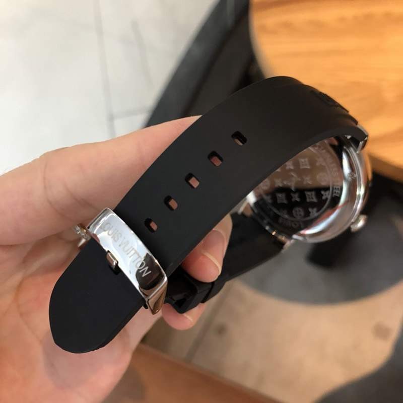 人気 ルイヴィトン 時計 スーパーコピー タンブール ストリート ダイバー  42mm vuv70434品質保証