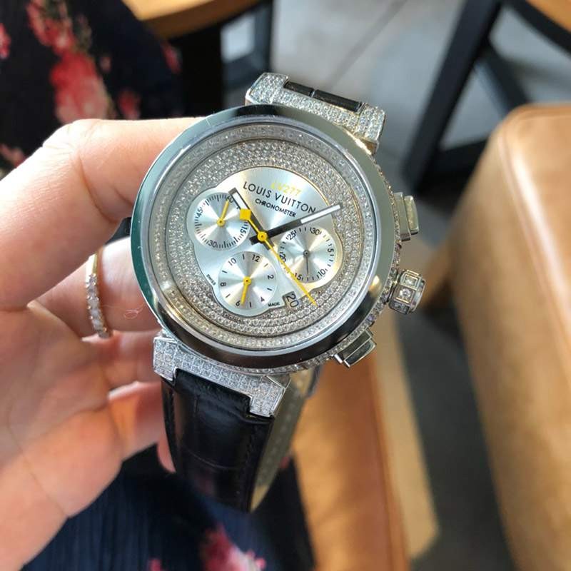 人気急上昇 ルイヴィトン 時計 コピー タンブール ストリート ダイバー  39mm vuy15520高い品質