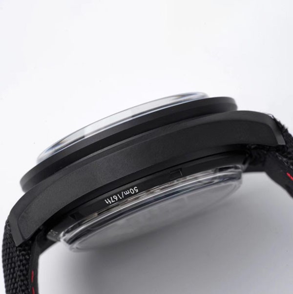 定番オメガ スピードマスター 偽物★ムーンウォッチ ダーク サイド オブ ムーン ブラック ブラック 44.2mm 311.92.44.51.01.005人気