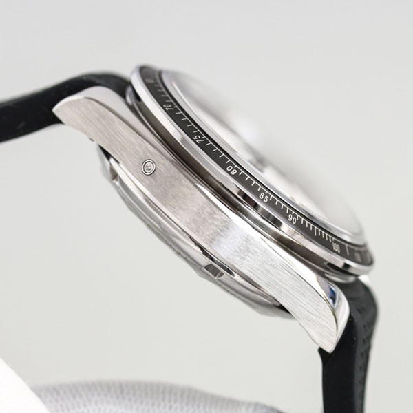 入手困難オメガ スピードマスター レーシング スーパーコピー 40mm 326.32.40.50.02.001通販