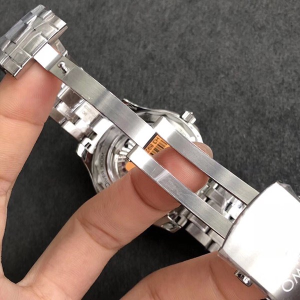 【日本未発売】オメガ コピー シーマスター ダイバー300 コーアクシャル マスタークロノメーター omz27358N級品