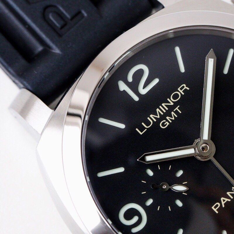 人気パネライ 偽物PANERAI ルミノール1950 3デイズ GMTパワーリザーブ PAM00320人気