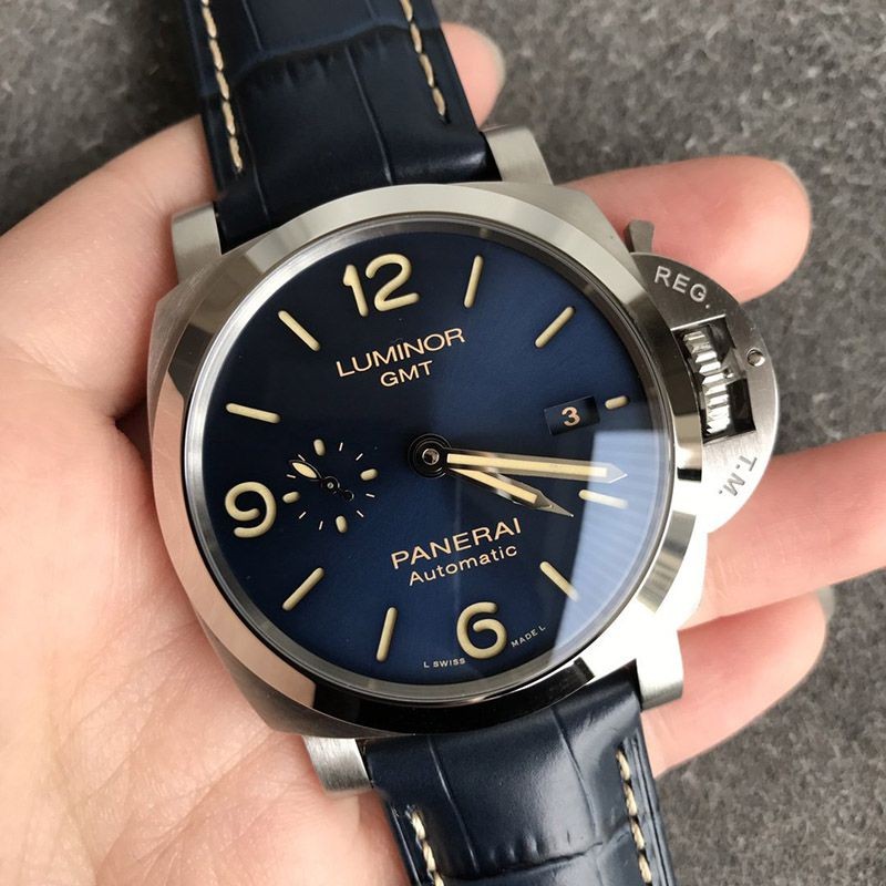 色鮮やかなブルー文字盤が人気！パネライ ルミノール GMT コピー PAM1033高い品質