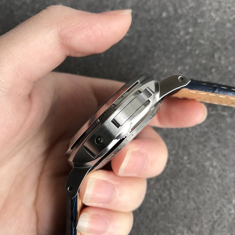 色鮮やかなブルー文字盤が人気！パネライ ルミノール GMT コピー PAM1033人気