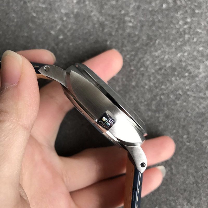 色鮮やかなブルー文字盤が人気！パネライ ルミノール GMT コピー PAM1033最高級