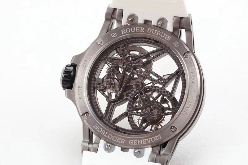 【日本未発売】ロジェデュブイ 偽物 エクスカリバー スパイダー チタン 45MM roc54953N級品