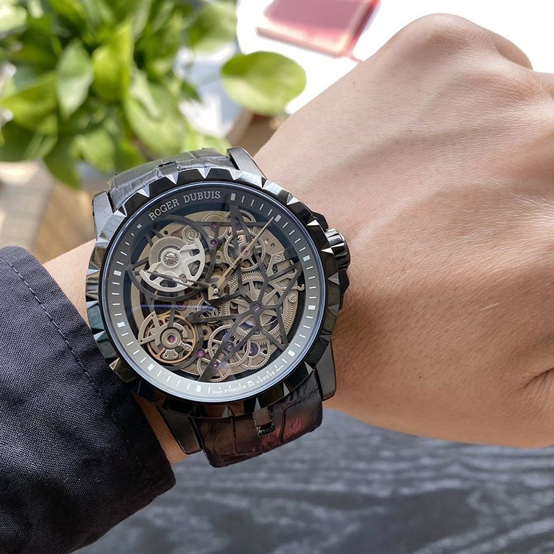 累積売上総額第１位！ロジェデュブイ エクスカリバー 偽物 スパイダー ピレリ ブラック DLC チタン 46MM roh40828激安送料無料