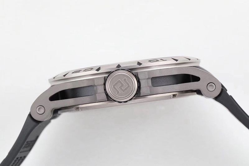 人気急上昇ロジェデュブイ コピー エクスカリバー スパイダー チタン 45MM roj01000人気