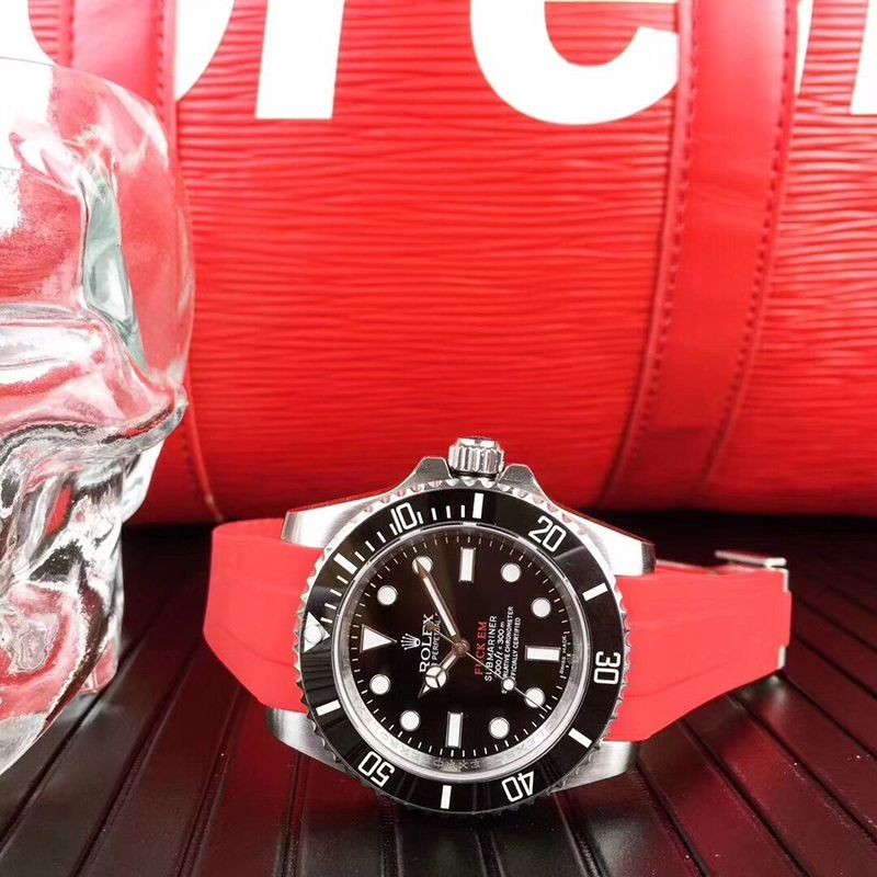【日本未発売】シュプリーム × ロレックス スーパーコピー 世紀 コラボ★自動巻き 文字盤には真紅で「FUCK EM」 114060AN級品
