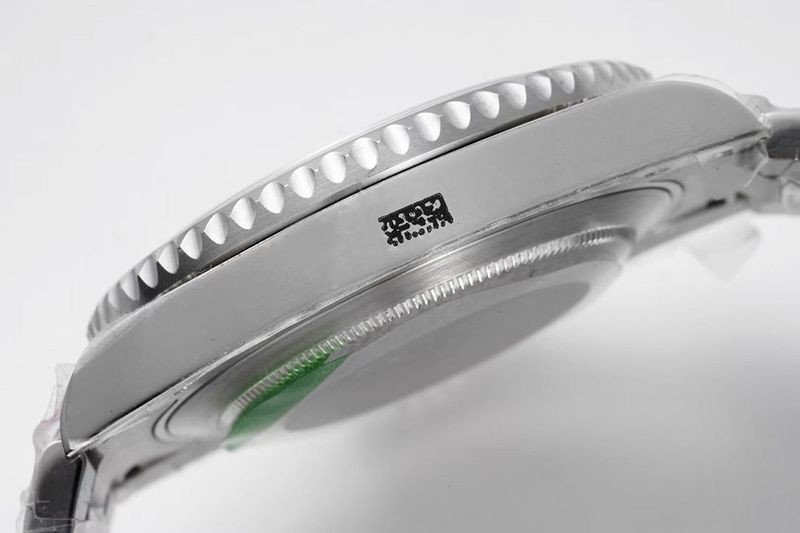 大人気新作！ロレックス サブマリーナ 偽物★デイト 自動巻き ダイヤモンドをセットしたベゼル 40.0mm 116659SABRN級品