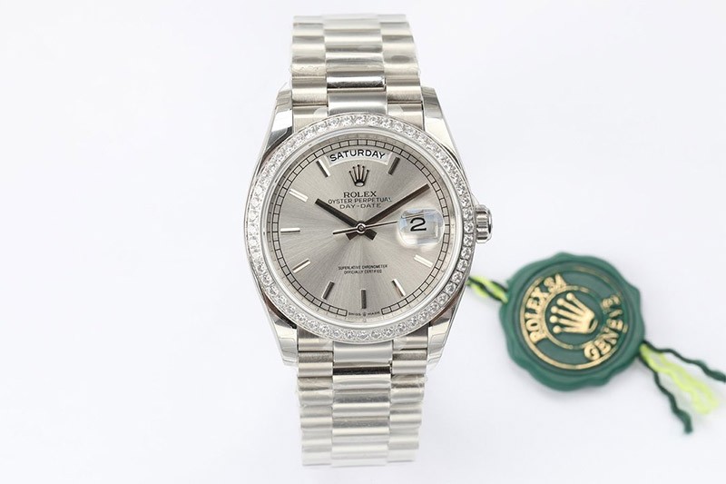 送料込 ロレックス 時計 偽物 デイデイト シルバー 36mm roc74154通販