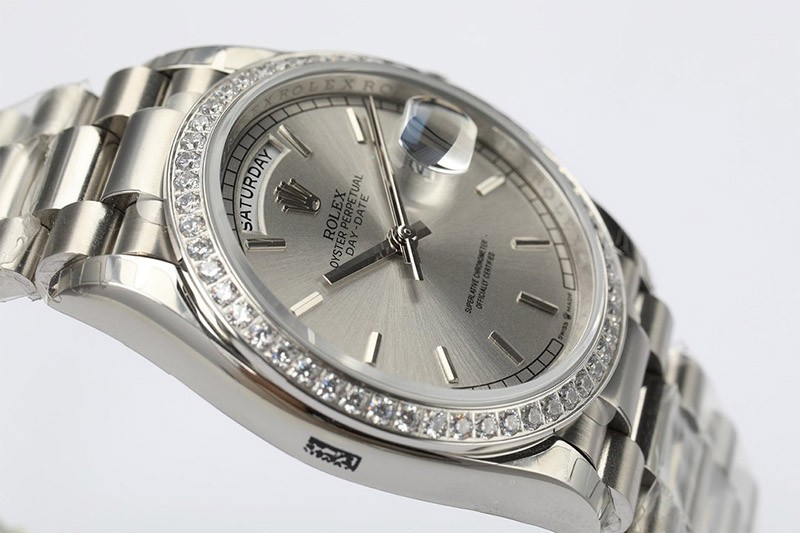 送料込 ロレックス 時計 偽物 デイデイト シルバー 36mm roc74154高い品質