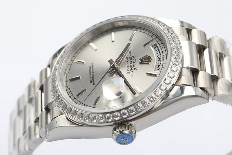 送料込 ロレックス 時計 偽物 デイデイト シルバー 36mm roc74154人気