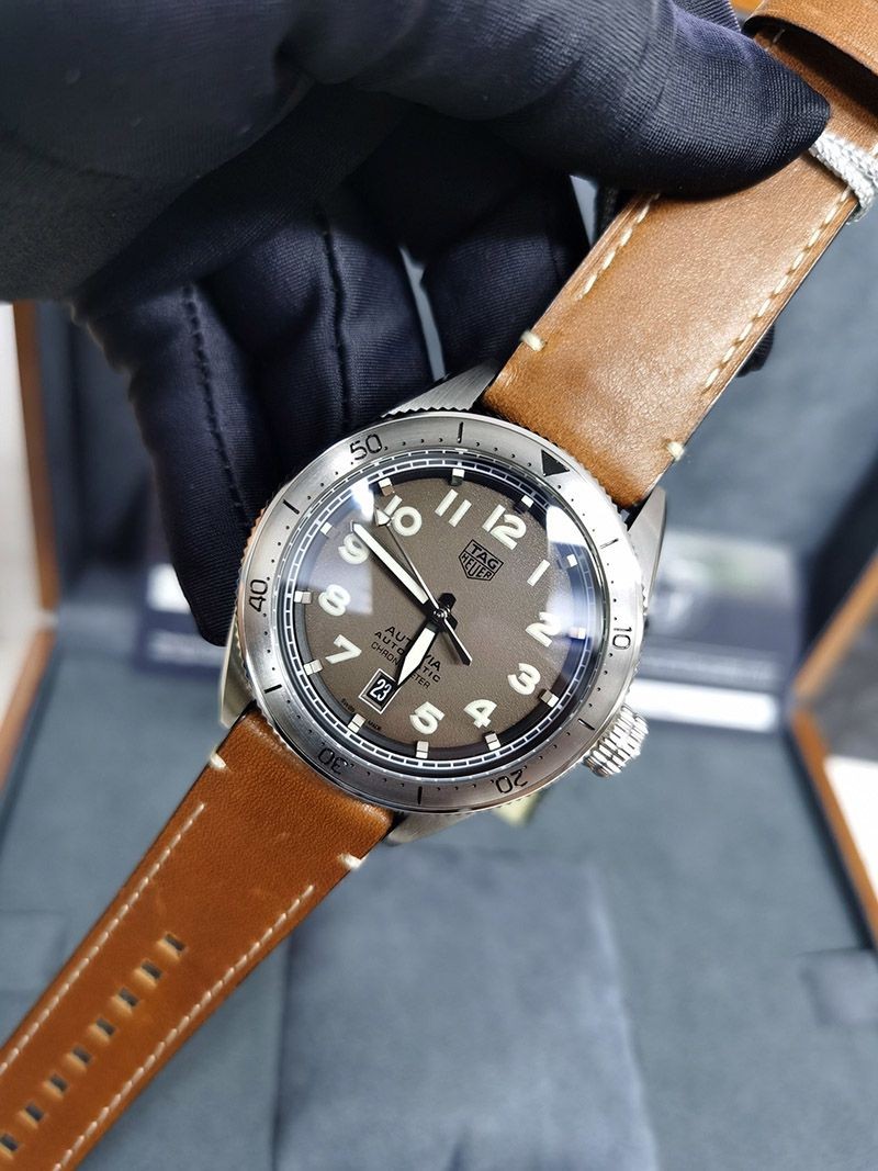 人気No1 タグホイヤー オータヴィア 偽物自動巻ウォッチ 直径 42 mm WBE5111.FC8267