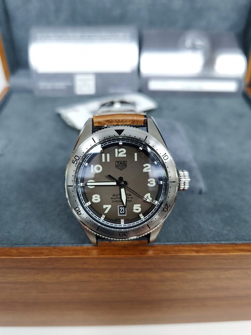 人気No1 タグホイヤー オータヴィア 偽物自動巻ウォッチ 直径 42 mm WBE5111.FC8267激安送料無料