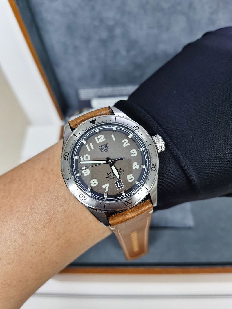 人気No1 タグホイヤー オータヴィア 偽物自動巻ウォッチ 直径 42 mm WBE5111.FC8267代引きを販売