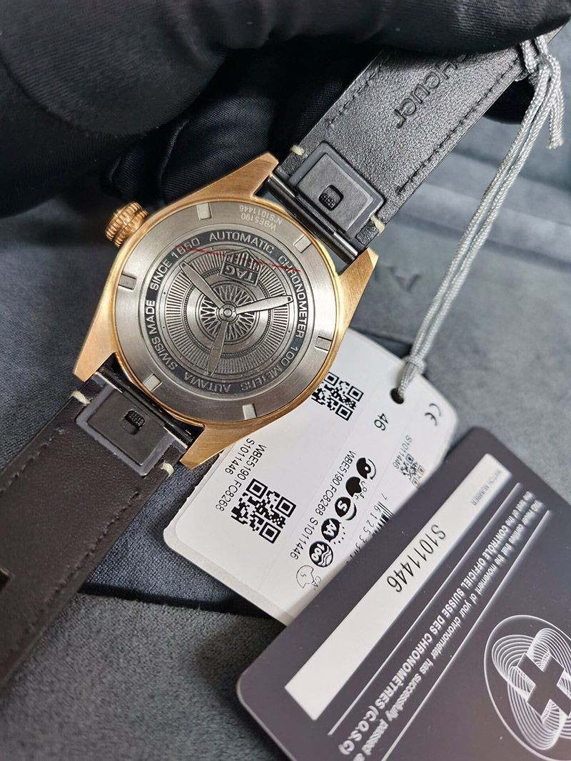 目を惹くカラータグホイヤー オータヴィア 偽物 自動巻ウォッチ直径 42mm WBE5190.FC8268代引きを販売