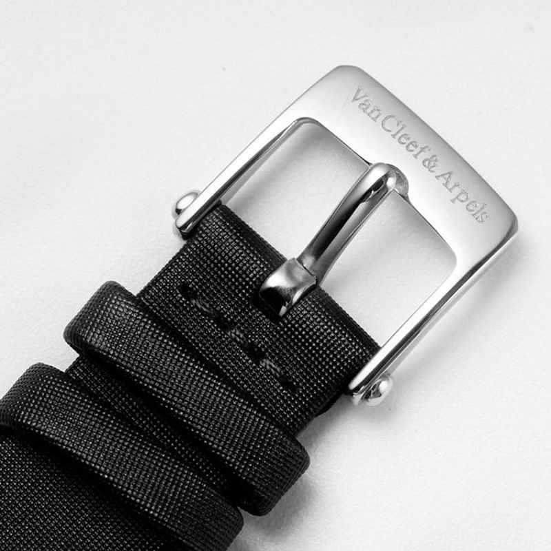 超話題!ヴァンクリーフ アーペル 偽物 アルハンブラ ミディアム パール ウォッチ 30.2mm vaa63024代引きを販売