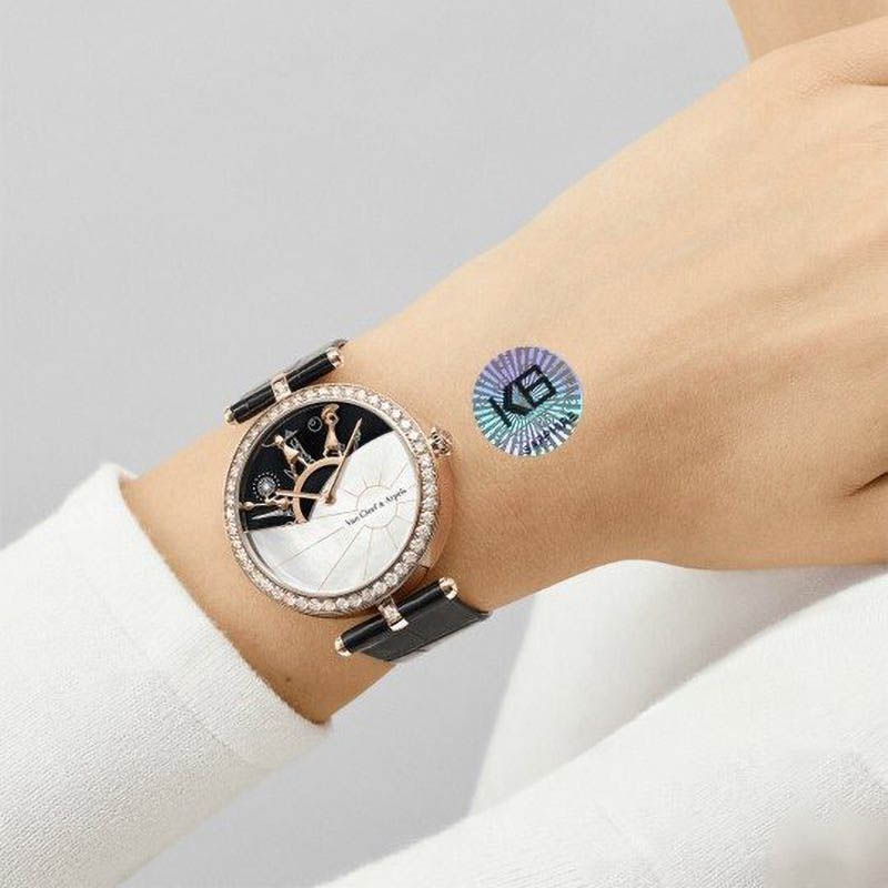 【人気】ヴァンクリーフ＆アーペル 時計 スーパーコピー チャーム ミニ ウォッチ 32mm vae86050通販
