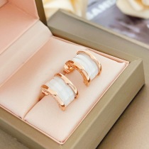 ブルガリの最新作ローズゴールドホワイトセラミックスリムなウエストピアス 454661