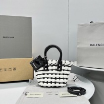 大人気!!新色バレンシアガ ビストロ XXS コピー ストラップ付きバスケット 6780282105J9060