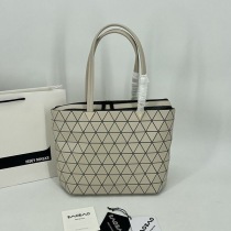 入手困難BAOBAO ISSEY コピー MIYAKE カルトン メタリック バッグ bao54459