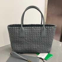 大人気!ボッテガヴェネタ 偽物 スモール カバ トートバッグ boa18795