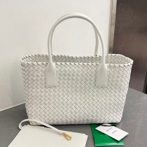 ボッテガヴェネタ スモール カバ トートバッグ 偽物 bom44888