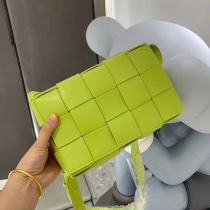 争奪戦ボッテガヴェネタ カセット 偽物 クロスボディバッグ bow94018