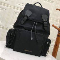 可愛いバーバリー プローサム チェーン バックパック 偽物 4073892